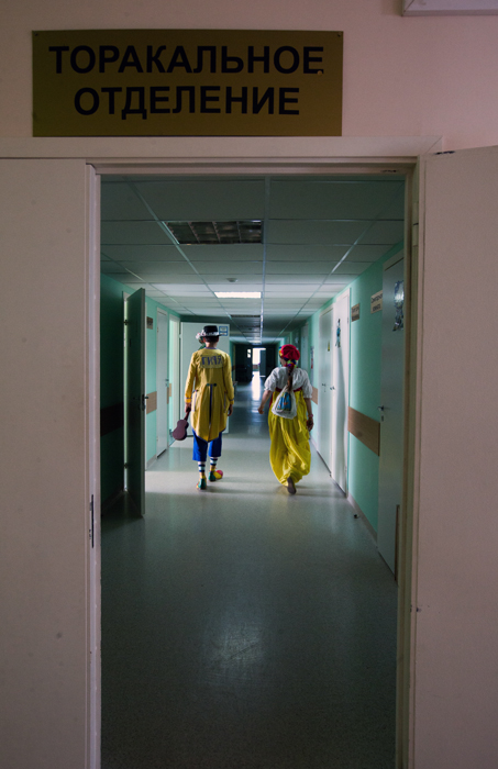 КЛОУН, КОТОРЫЙ ЖИВЕТ В БОЛЬНИЦЕ